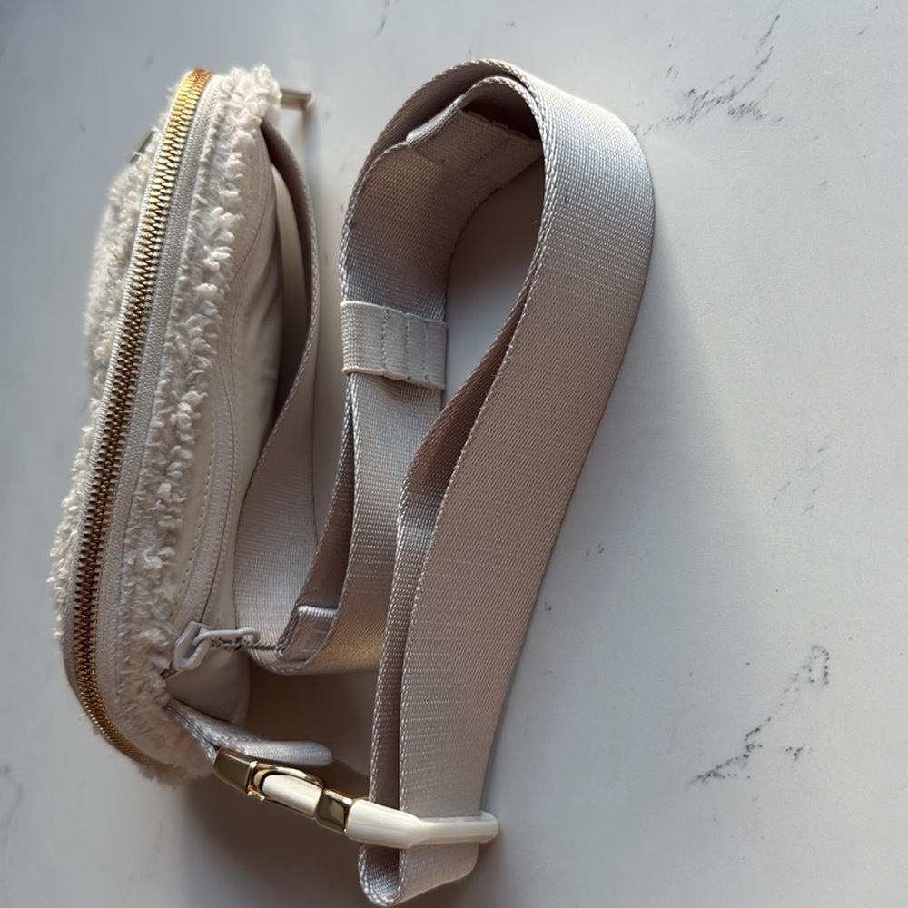 Lululemon Everywhere Sherpa Belt Bag Fleece In Color White Ivory and Gold - Picture 14 of 15
